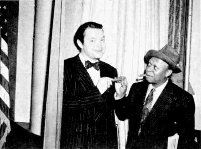 1943-welles steps in3